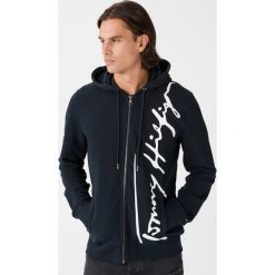 Tommy Hilfiger Bluza Niebieski. Niebieskie bluzy męskie TOMMY HILFIGER, xl, z nadrukiem, z bawełny, bez kołnierzyka, bez rękawów, bez kaptura. Za 567,95 zł.