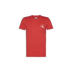 T-shirty z krótkim rękawem Calvin Klein Jeans J30J311023 MONOGRAM POCKET. Czerwone t-shirty męskie Calvin Klein Jeans, xl, bez wzorów, z jeansu, bez kołnierzyka, krótkie. Za 91,78 zł.