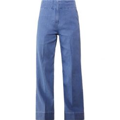 By Malene Birger Spodnie materiałowe skyline. Niebieskie spodnie damskie marki By Malene Birger, bez wzorów, z elastanu. Za 1029,00 zł.