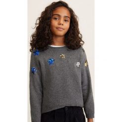 Mango Kids - Sweter dziecięcy Night 110-164 cm. Szare swetry dziewczęce Mango Kids, z aplikacjami, z elastanu, z okrągłym kołnierzem, z krótkim rękawem, krótkie, bez kaptura. W wyprzedaży za 59,90 zł.