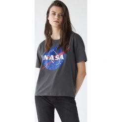 Koszulka NASA - Szary. Szare koszulki damskie Sinsay, s, bez wzorów, bez kołnierzyka. Za 29,99 zł.