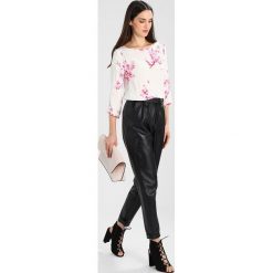 Bluzki damskie: Tom Joule SLEEVE SHELL Bluzka cream