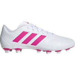 Buty piłkarskie adidas Nemeziz 18.4 FxG M D97990. Białe buty sportowe męskie Adidas, z materiału, bez zapięcia, do piłki nożnej. W wyprzedaży za 249,00 zł.