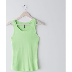 Top basic - Zielony. Zielone topy damskie Sinsay, s, bez wzorów, bez kołnierzyka. Za 7,99 zł.