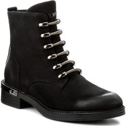 Botki CARINII - B4131/CZ 360-000-POL-B57. Czarne buty zimowe damskie Carinii, z nubiku, na obcasie. W wyprzedaży za 249,00 zł.