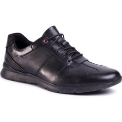 Półbuty CLARKS - Un Tynamo Tie 261483597 Black Leather. Czarne półbuty męskie Clarks, na co dzień, bez wzorów, ze skóry ekologicznej, bez zapięcia. W wyprzedaży za 299,00 zł.