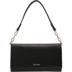 Puzderka: Calvin Klein INSTANT ON CHAIN Kopertówka black