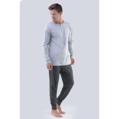 Piżama męska GINO Tomáš. Szare szlafroki męskie GINO, m, bez wzorów, z dzianiny, bez rękawów. Za 97,19 zł.