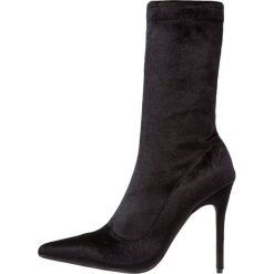 Public Desire DIRECT Kozaki na obcasie black. Czarne bez kategorii marki Public Desire, z materiału, na obcasie. Za 209,00 zł.