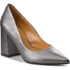 Półbuty SOLO FEMME - 75403-A9-I28/000-04-00 Antracyt. Szare półbuty damskie Solo Femme, bez wzorów, ze skóry, eleganckie, bez obcasa, na obcasie, bez zapięcia. W wyprzedaży za 239,00 zł.