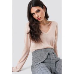 Samsoe & Samsoe Sweter z dekoltem v Lemba - Pink. Różowe swetry damskie marki Samsøe & Samsøe, bez wzorów, z dzianiny, bez rękawów, bez kaptura. Za 364,95 zł.