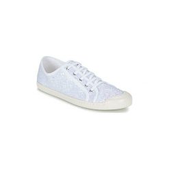 Buty Chipie JOBIM. Białe trampki i tenisówki damskie Chipie, bez wzorów, bez zapięcia. Za 109,50 zł.