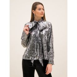 Bluzka TOMMY HILFIGER ZENDAYA Star Mettalic WW0WW26163. Szare bluzki damskie TOMMY HILFIGER, bez wzorów, z jedwabiu, retro, bez kołnierzyka, bez rękawów. W wyprzedaży za 459,00 zł.
