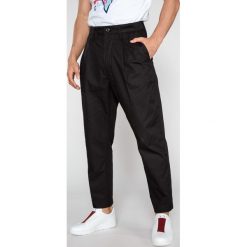 G-Star RAW Bronson Spodnie Czarny. Czarne spodnie męskie G-Star RAW, bez wzorów, z bawełny, retro. Za 593,95 zł.