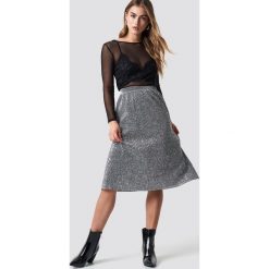 NA-KD Party Błyszcząca spódnica midi - Silver. Szare spódniczki damskie marki NA-KD Party, na imprezę, bez wzorów, midi. W wyprzedaży za 60,97 zł.