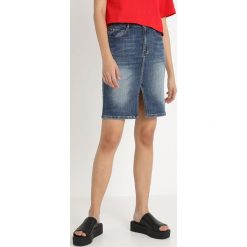 Miss Sixty HAMLIN SKIRT Spódnica ołówkowa blue denim. Niebieskie spódniczki jeansowe marki Miss Sixty, l. Za 409,00 zł.