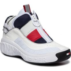 Sneakersy TOMMY JEANS - Heritage Padded Nylon Sneaker EN0EN00640 Rwb 020. Białe półbuty damskie Tommy Jeans, z jeansu. Za 579,00 zł.