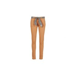 Chinos Le Temps des Cerises LIDY. Brązowe chinosy damskie Le Temps Des Cerises. Za 309,00 zł.