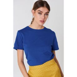 NA-KD Basic T-shirt basic - Blue. Niebieskie t-shirty damskie marki NA-KD Basic, bez wzorów, z bawełny, z okrągłym kołnierzem. W wyprzedaży za 21,18 zł.