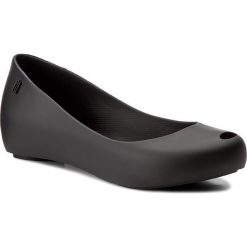 Baleriny MELISSA - Ultragirl Basic As 31976 Black 01003. Czarne meliski damskie marki Melissa, z tworzywa sztucznego, klasyczne, na płaskiej podeszwie. Za 249,00 zł.