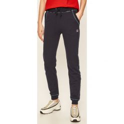 Russell Athletic - Spodnie. Czerwone spodnie damskie Russell Athletic, s, z bawełny. W wyprzedaży za 159,90 zł.