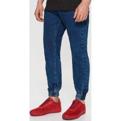 Jeansy JOGGER - Granatowy. Niebieskie jeansy męskie marki Cropp. Za 99,99 zł.