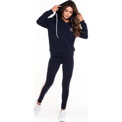 Gym Hero - Bluza Navy Race. Niebieskie bluzy sportowe damskie marki Gym Hero, m, z dzianiny, z kapturem. W wyprzedaży za 139,90 zł.