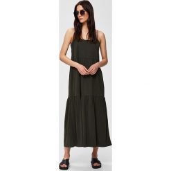 Sukienka w kolorze oliwkowo-brązowym. Pomarańczowe sukienki damskie Selected Femme, na co dzień, xs, bez wzorów, z okrągłym kołnierzem, bez rękawów, maxi, proste. W wyprzedaży za 193,95 zł.