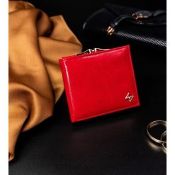 Portmonetka damska na bigiel czerwona Milano Design - Czerwony. Czerwone portfele damskie MILANO DESIGN, bez wzorów, ze skóry. Za 29,99 zł.