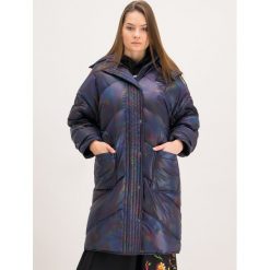 Kurtka puchowa MCQ Alexander McQueen 570898 RNF08 1087. Niebieskie kurtki damskie McQ Alexander McQueen, s, bez wzorów, z puchu, bez kaptura. W wyprzedaży za 2199,00 zł.