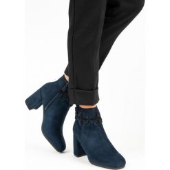 ZAMSZOWE GRANATOWE BOTKI. Niebieskie botki damskie na zamek KYLIE, z zamszu. Za 129,90 zł.