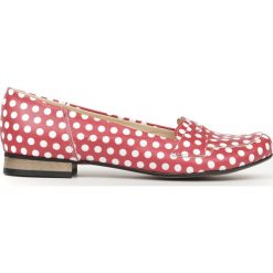 Nakrapiane lordsy na obcasie - skóra naturalna - model 025 - kolor czerwone kółka. Czerwone baleriny damskie Zapato, bez wzorów, z jeansu, eleganckie, na niskim obcasie, na obcasie. Za 309,00 zł.