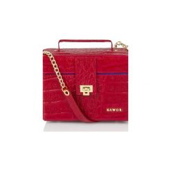 Skórzany elegancki kuferek złote dodatki. Czerwone kuferki damskie Gawor, w paski, eleganckie, z tłoczeniem, bez dodatków. Za 459,08 zł.