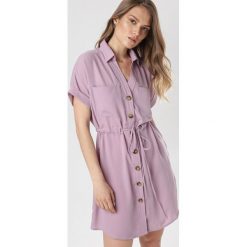 Fioletowa Sukienka Talosura. Fioletowe sukienki damskie Born2be, na lato, s, bez wzorów, bez kołnierzyka, bez rękawów. W wyprzedaży za 84,99 zł.