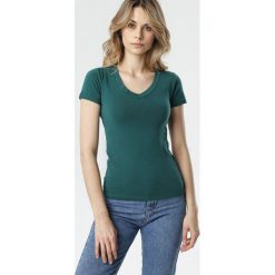 Ciemnozielony T-shirt Aegameda. Zielone bluzki damskie Born2be, s, bez wzorów, z dzianiny, bez kołnierzyka. Za 39,99 zł.