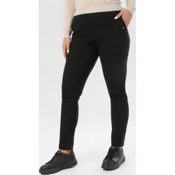 Czarne Spodnie Grynrya. Czarne spodnie materiałowe damskie Born2be, xl, bez wzorów, z tkaniny. Za 69,99 zł.