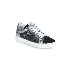 Buty Meline PAKITELLE. Czarne trampki i tenisówki damskie Meline, bez wzorów, bez zapięcia. Za 519,00 zł.