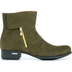 Nubukowe botki z napami - skóra naturalna - model 475 - kolor oliwka. Botki damskie Zapato, ze skóry, bez obcasa, bez zapięcia. W wyprzedaży za 299,25 zł.