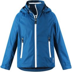 Reima kurtka wodoodporna chłopięca Travel 122 niebieska. Niebieskie kurtki chłopięce Reima, na wiosnę, bez wzorów, z polaru, eleganckie, bez kaptura. Za 431,00 zł.