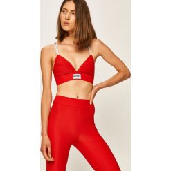 Guess Jeans - Biustonosz sportowy. Czarne biustonosze sportowe damskie Guess Jeans, s, z aplikacjami, z poliesteru. W wyprzedaży za 129,90 zł.