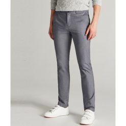 Spodnie chino slim fit - Jasny szar. Szare chinosy męskie marki Reserved, m. Za 129,99 zł.