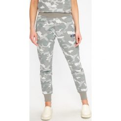 Ellesse - Spodnie. Szare spodnie damskie marki Ellesse, s, bez wzorów, z bawełny, casualowe. W wyprzedaży za 159,90 zł.