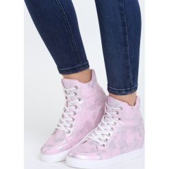 Różowe Sneakersy Day Begin. Różowe sneakersy damskie marki Born2be. Za 59,99 zł.