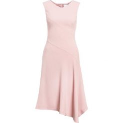 LK Bennett DR LENNY Sukienka letnia rose. Czerwone sukienki letnie marki LK Bennett, z elastanu. W wyprzedaży za 785,85 zł.