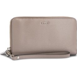 Duży Portfel Damski DKNY - Bryant Wristlet R83L3660 Warm Grey WG5. Szare portfele damskie DKNY, bez wzorów, ze skóry. W wyprzedaży za 339,00 zł.