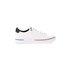 Buty Tommy Hilfiger FM02285. Białe trampki męskie TOMMY HILFIGER, bez wzorów, bez zapięcia. Za 438,66 zł.