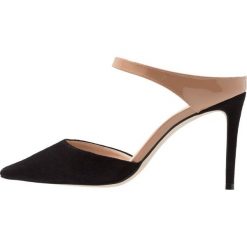 Carvela AGNES Klapki black. Czarne crocsy damskie marki Carvela, ze skóry ekologicznej. Za 669,00 zł.