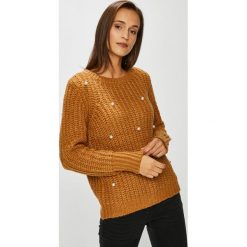Vero Moda - Sweter. Pomarańczowe swetry klasyczne damskie marki Vero Moda, s, z poliesteru, z okrągłym kołnierzem. W wyprzedaży za 89,90 zł.