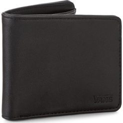 Duży Portfel Męski VANS - Drop V Bifold W VN0A31J8BLK Black. Czarne portfele męskie Vans, bez wzorów, ze skóry ekologicznej. Za 129,00 zł.