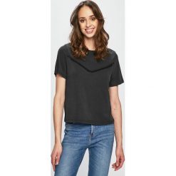 Only - Top. Czarne bluzki damskie ONLY, s, z aplikacjami, z poliesteru, z okrągłym kołnierzem. W wyprzedaży za 59,90 zł.